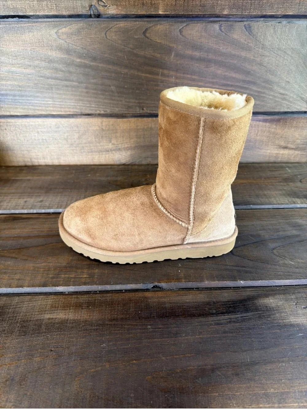 UGG Classic Short Chestnut Brown Suede Sheepskin Lined Boots Women Sz 8 Shearlin